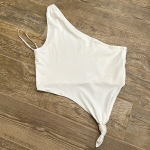 White crop top. Superdown brand. Size xs